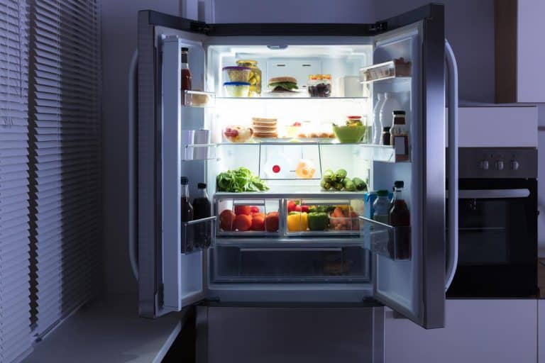 打开冰箱充满活力和新鲜蔬菜,应该冰箱门打开呢?