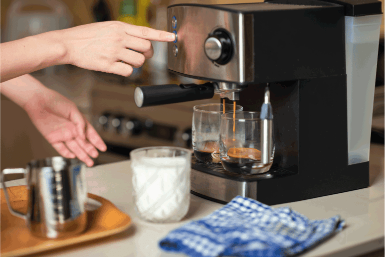 Woman-using-small-home-coffee-maker-to-brew-her-own-espresso-as-home-barista.-Delonghi-Espresso-Machine-Leaking——要做什么