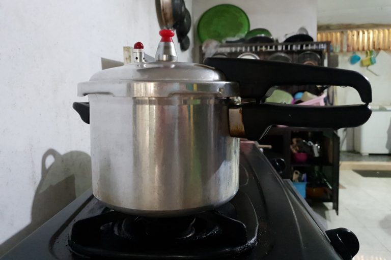不锈钢压力锅在厨房里,如何设置定时器Cuisinart高压锅bd手机下载