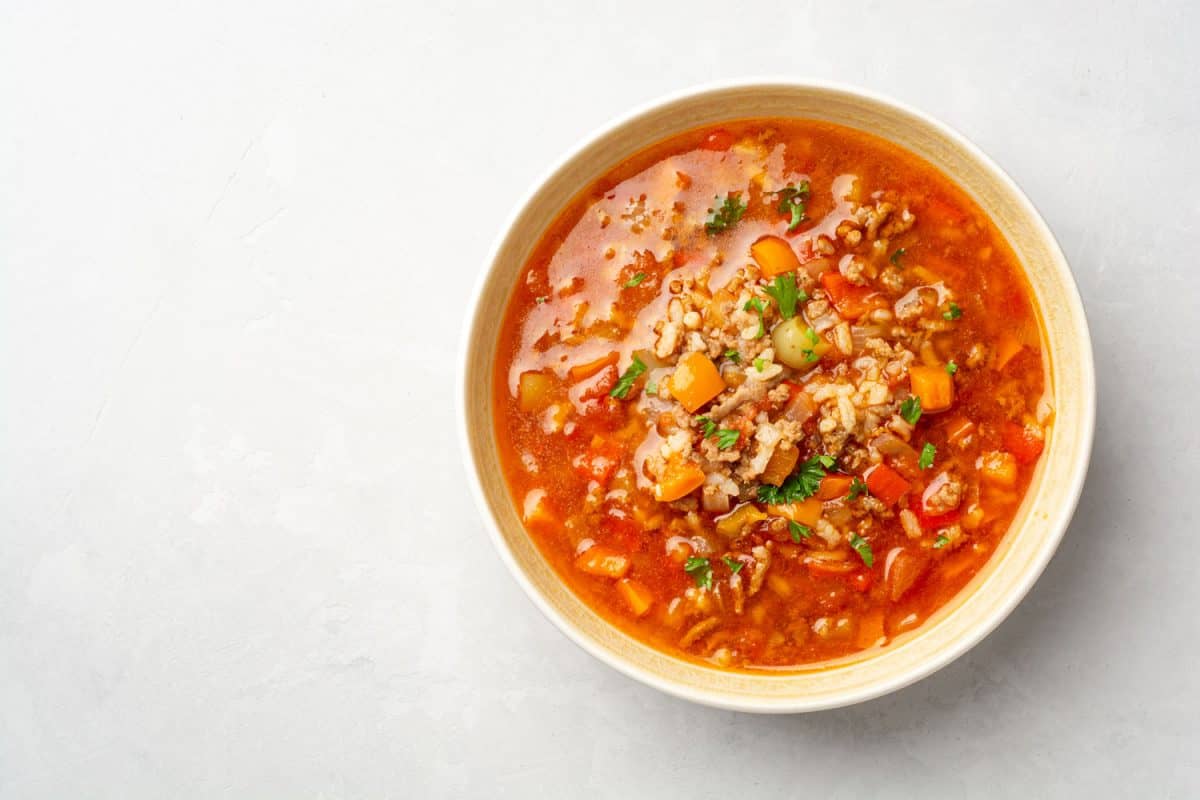 塞胡椒汤在碗里具体的背景。