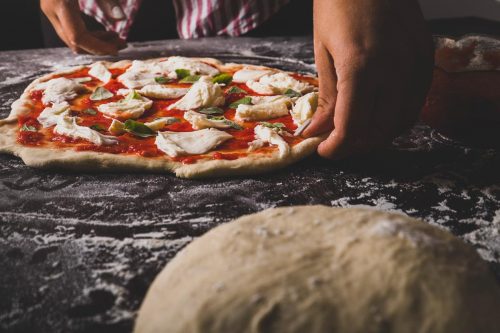 阅读更多有关文章“披萨面团应该发酵多长时间?”