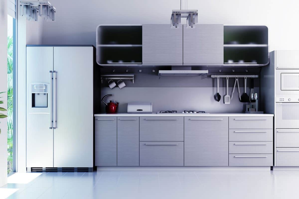 不锈钢风格的厨房区，白色瓷砖地板和双门冰箱bd手机下载