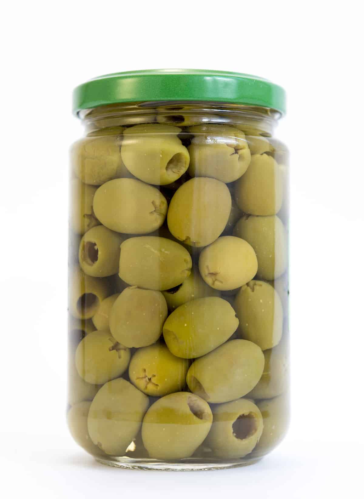 盛在罐子里的绿橄榄和白橄榄分开。