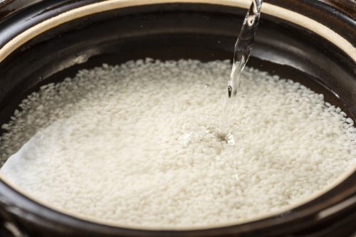 阅读更多关于这篇文章有多少水在电饭锅米饭?(米饭的比例按类型)