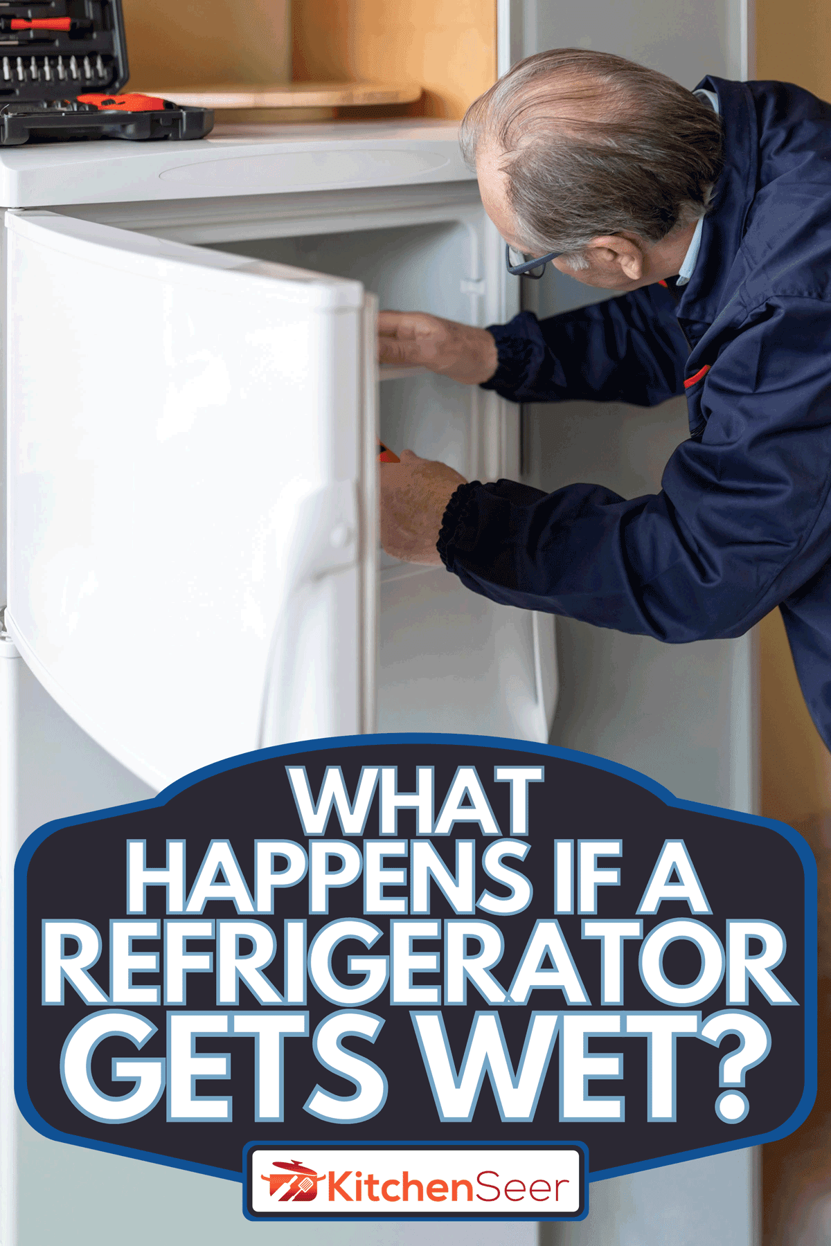 维修工程师工作在厨房里和修理冰箱,如果冰箱变得湿润,会发生什么?bd手机下载