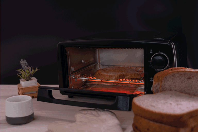黑色微电炉和全麦面包。Cuisinart烤箱门问题