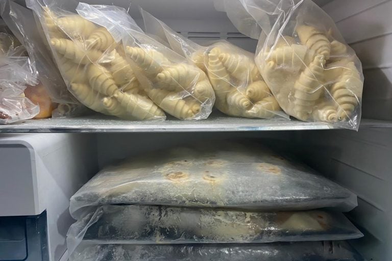 一盘生羊角面包面团放入冰箱,冰箱里的面团要多长时间?