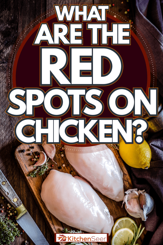 切菜板上切成片的鸡胸肉,鸡肉的红点是什么?