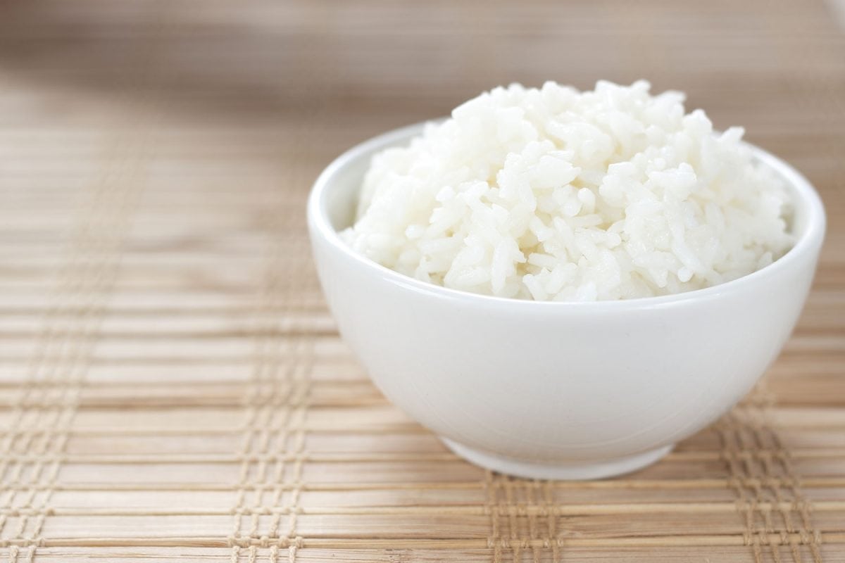 桌上有一碗白米饭