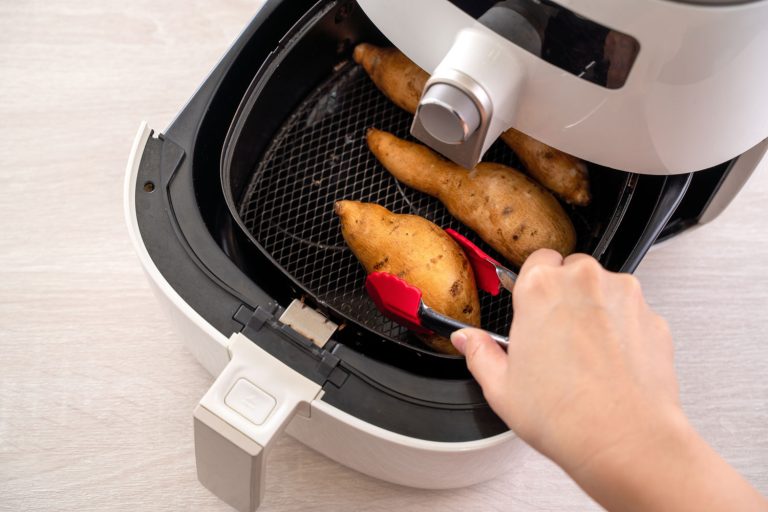 空气炸红薯空气炸锅,如何清洁你的空气炸锅篮子[公司。在一个忍者)