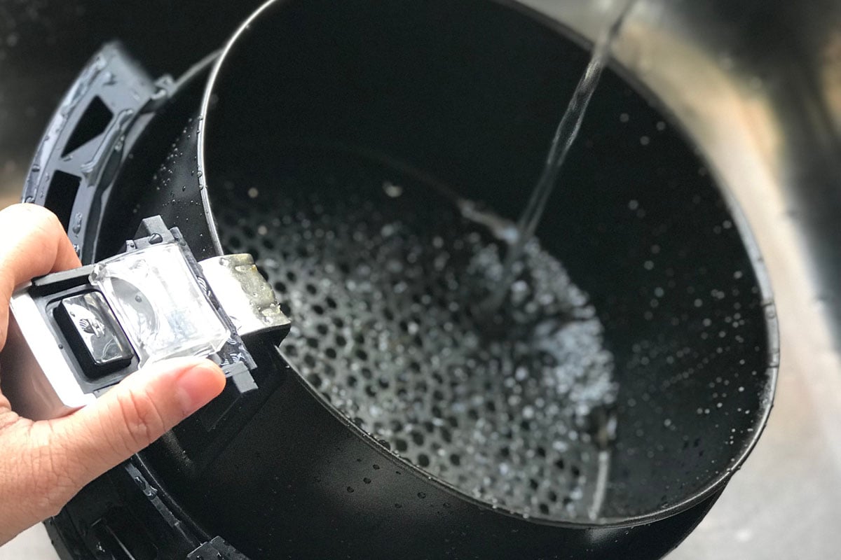 清洁空气炸锅篮子