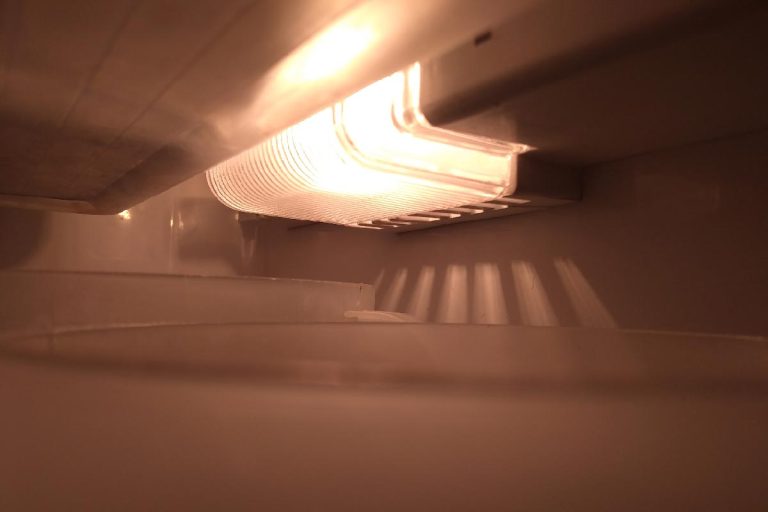 冰箱和水瓶的灯泡,如何改变灯泡在厨房助手冰箱吗?bd手机下载(步骤解释)
