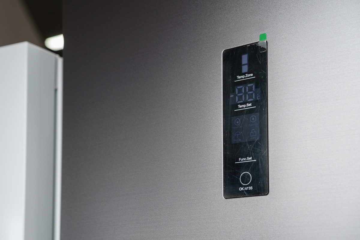 现代冰箱温度控制面板接近