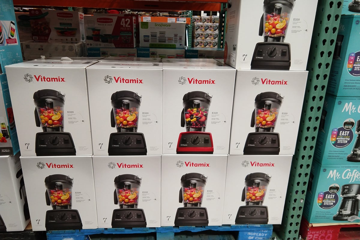 在电器商店展示的Vitamix搅拌机