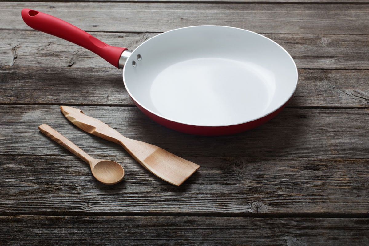 frying-pan-on-old-wooden-background