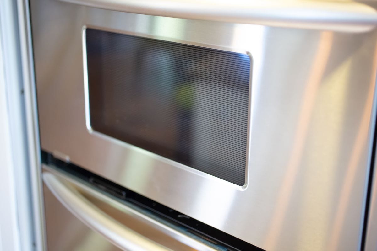 一个特写的厨具烤箱用具bd手机下载