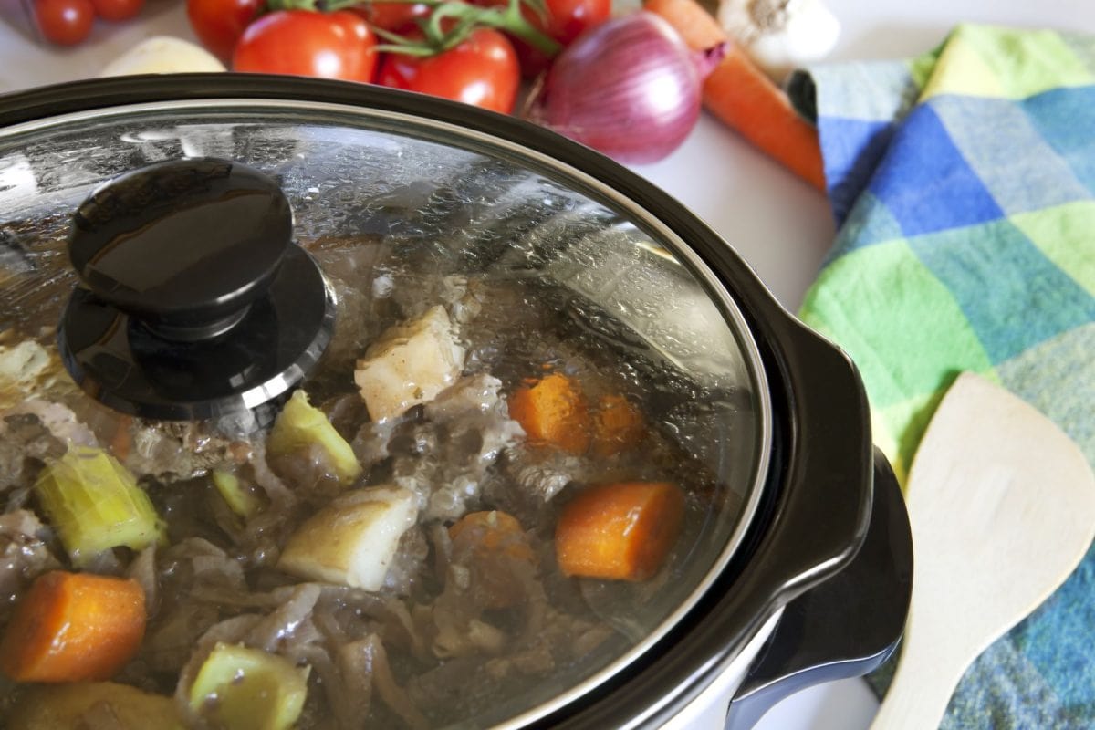 用砂锅慢煮的牛肉砂锅。