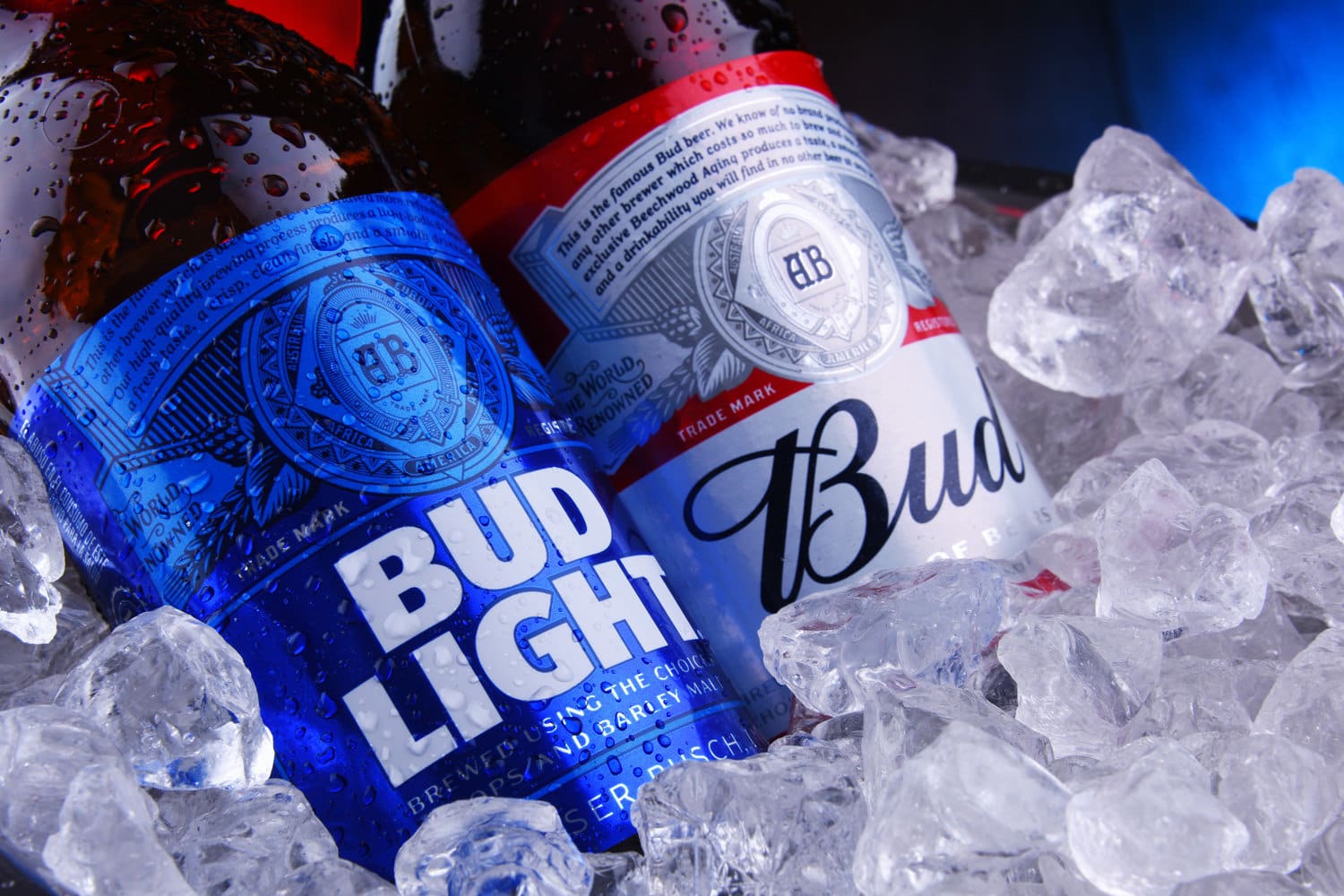 安海斯-布希公司生产的美国流行啤酒Bud和Bud Light。