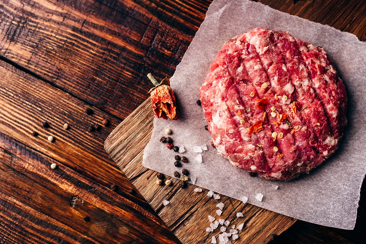 用蜡纸做的肉饼＂width=
