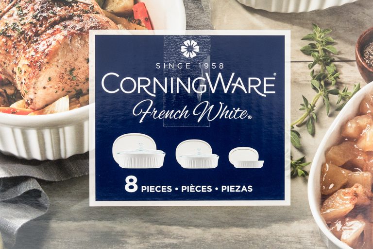 CorningWare包与食物,烤箱或微波炉CorningWare安全吗?