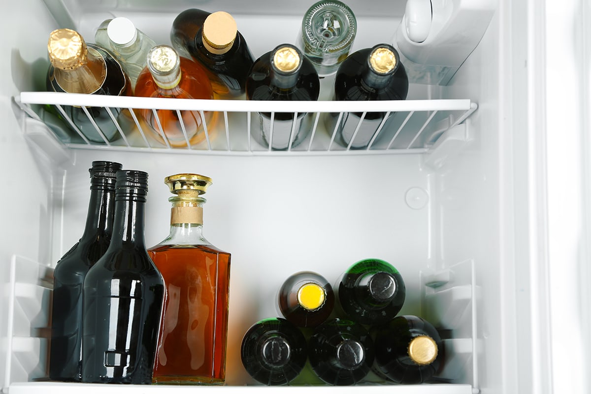 冰箱里装满了酒精饮料
