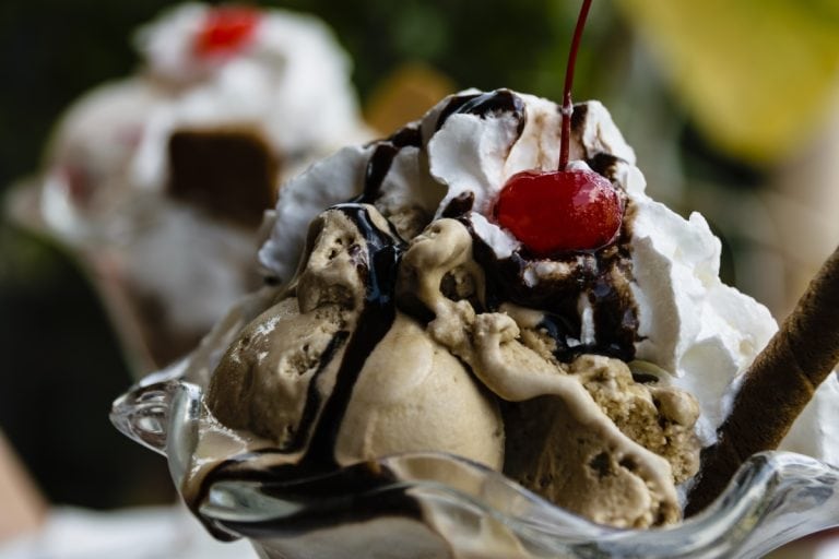 巧克力冰淇淋圣代酱,世界上最大的冰淇淋