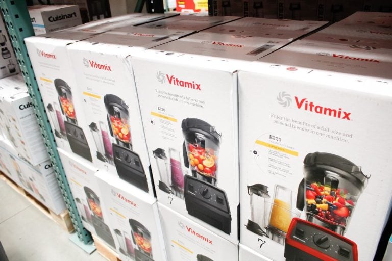 看到几盒Vitamix搅拌机,展出在当地一家杂货店的大盒子。——一个视图的几盒Vitamix搅拌机,展出在当地一家杂货店的大盒子。——为什么我Vitamix保持脱扣断路器?
